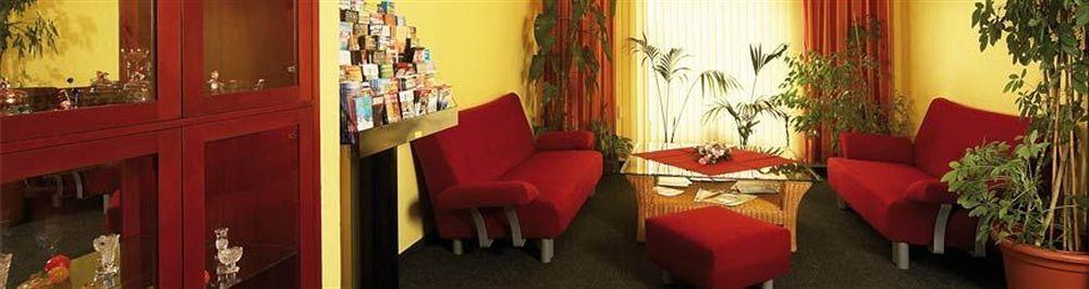 Henrietta Hotel 3*