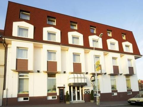Henrietta Hotel